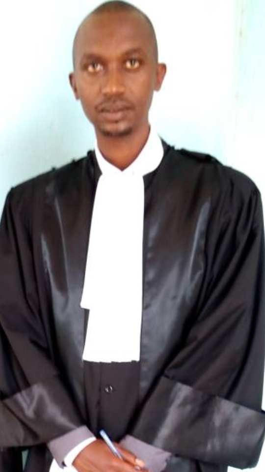 Portraitbild von Tony Germain Nkina in Anwaltsrobe